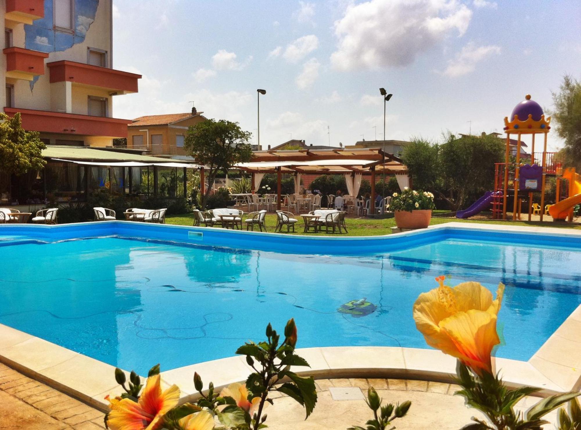 Hotel Corallo Fregenae Bagian luar foto