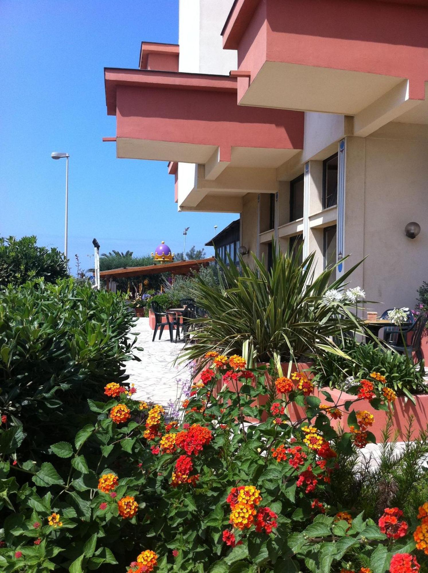 Hotel Corallo Fregenae Bagian luar foto